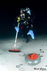 Curling under the ice III
(picture upside down) by Raoul Caprez 